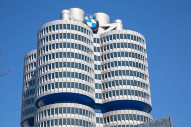 MÜZİK - 20 Nisan 2019 Münih, Almanya 'daki ünlü otomobil üreticisi BMW Genel Merkezi ve Müzesi. 