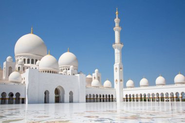 Abu Dabi 'deki ünlü Şeyh Zayed camii, Birleşik Arap Emirlikleri.