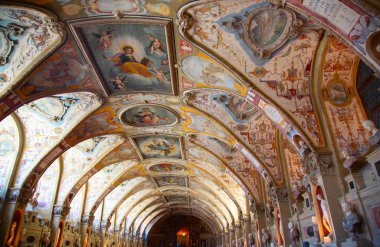 Residenz - bir kralın sarayı ve Almanya 'nın Münih kentindeki Bavyera' da resmi ikamet yeri.