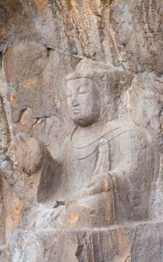 Ünlü Longmen Grottoes (Çin 'in Hennn eyaleti Luoyang yakınlarındaki anıt kayaya oyulmuş Buda ve Bodhisattvas heykelleri))