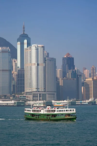 エイプリル2 フェリー スター が2017年4月2日に中国の香港でビクトリア港を巡航 香港フェリーは120年以上にわたって運航されており 市内の主要観光スポットの1つです — ストック写真