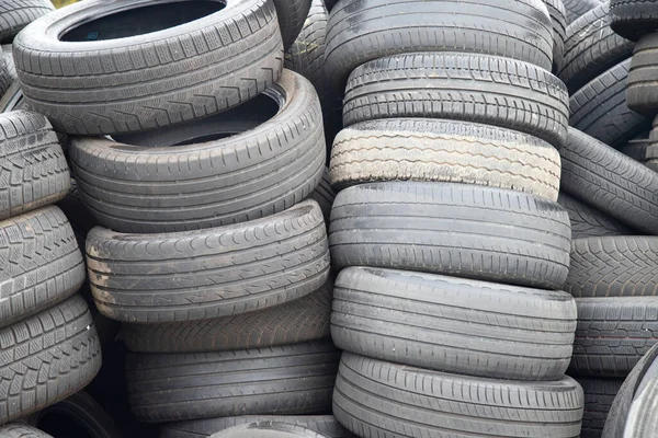 Pneumatiques Anciens Collectés Pour Recyclage Dans Garage — Photo