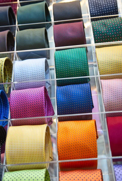 Kolorowa Kolekcja Krawatów Sklepie Męskim — Zdjęcie stockowe