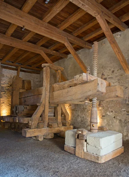 Stein-Am-Rhein 'deki St. George manastırının şarap mahzeni (İsviçre, Shaffhausen yakınlarındaki ortaçağ şehri)