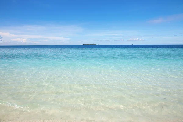 Kleine Insel Auf Den Malediven Mit Palmen Bedeckt Und Umgeben — Stockfoto