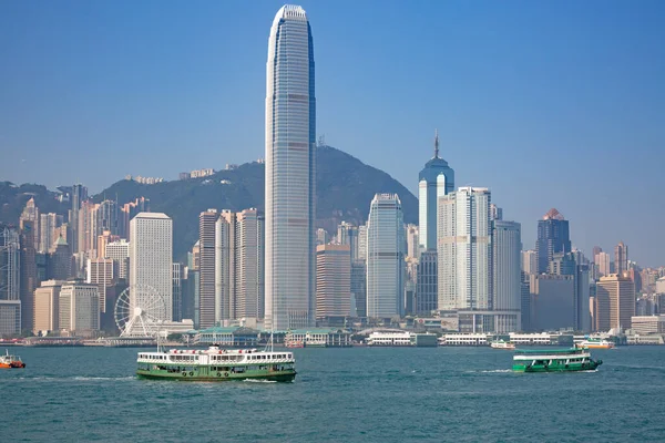 エイプリル2 フェリー スター が2017年4月2日に中国の香港でビクトリア港を巡航 香港フェリーは120年以上にわたって運航されており 市内の主要観光スポットの1つです — ストック写真