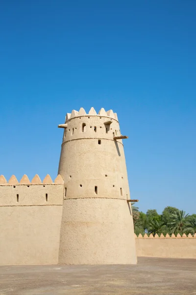 アイン オアシスの有名なヤヒリ要塞 アラブ首長国連邦 — ストック写真