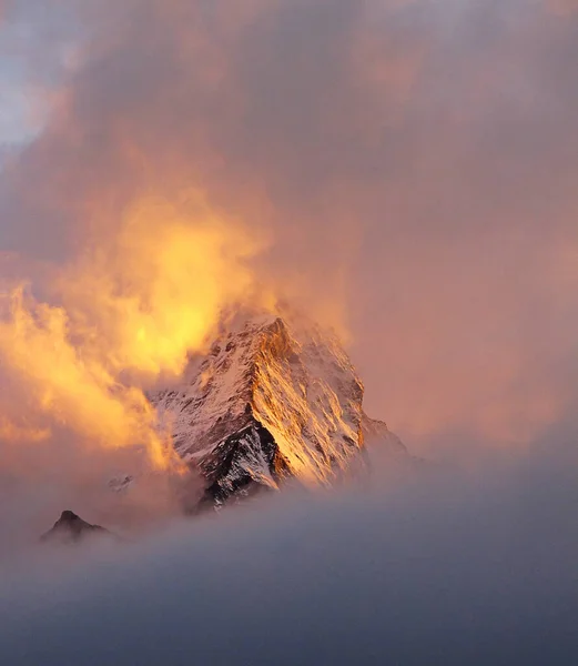 Dramatischer Sonnenuntergang Über Dem Berühmten Matterhorn — Stockfoto