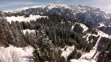 İsviçre Alplerinde kayak merkezi