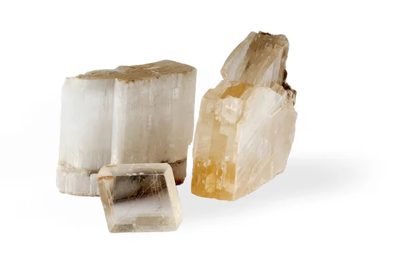 Okaz naturalnych minerałów na białym tle. — Zdjęcie stockowe