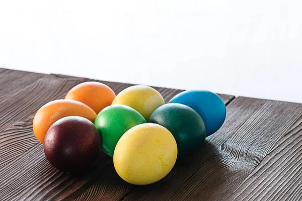 Красочные раскрашенные пасхальные яйца — стоковое фото