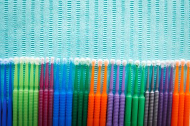 Tek kullanımlık diş microbrush mikro aplikatör - restoratif diş ürün. Metin kopyalama yeri olan Üstten Görünüm