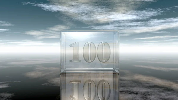 Numero cento in cubo di vetro sotto cielo nuvoloso - rendering 3d — Foto Stock