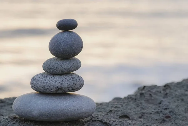 Stone Cairn At The Beach — Stock Photo, Image