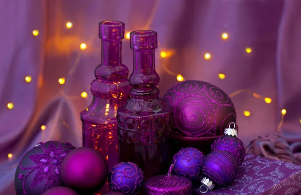Opulenta decoración de Navidad en púrpura y rosa — Foto de Stock