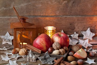 Kırsal Stil Noel Fenerlerle Hayat