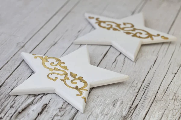 Stelle di Natale in legno bianco e oro — Foto Stock