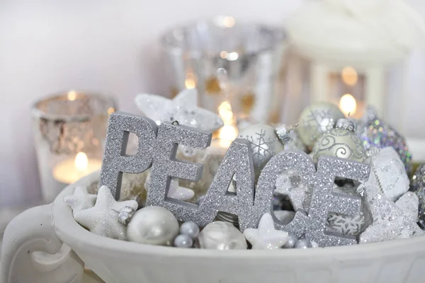 Élégante décoration de Noël avec Parole de paix — Photo