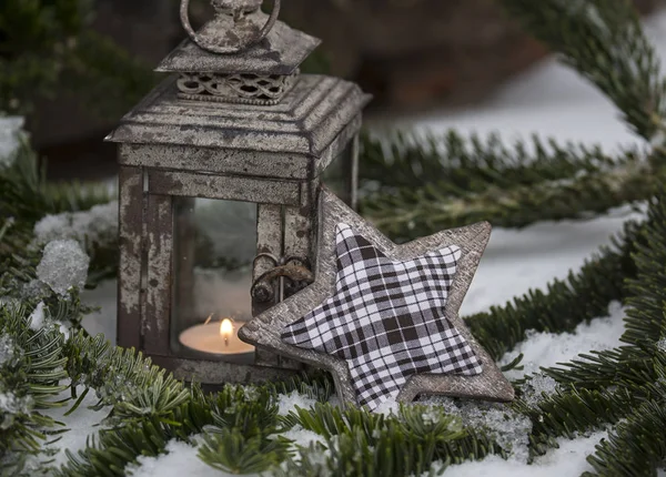 Navidad rústica Naturaleza muerta con estrella y linterna — Foto de Stock