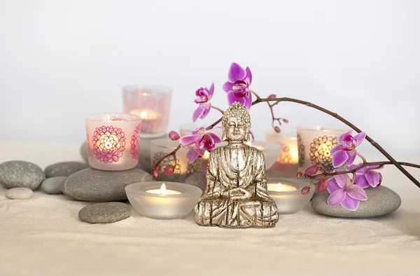 Natureza Morta Com Estátua Buddha Velas Orquídeas Cor Rosa — Fotografia de Stock