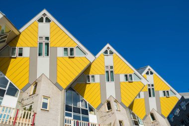 Hollanda, Rotterdam 'da mimar Piet Blom tarafından imzalanmış küp evler.