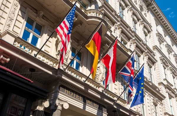 Vor Dem Berühmten Sacher Hotel Wien Österreich — Stockfoto