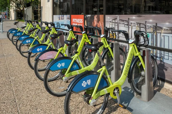  Minneapolis, Usa 'da kiralık Nice Ride bisikletleri. Minneapolis şehir merkezi, Usa.