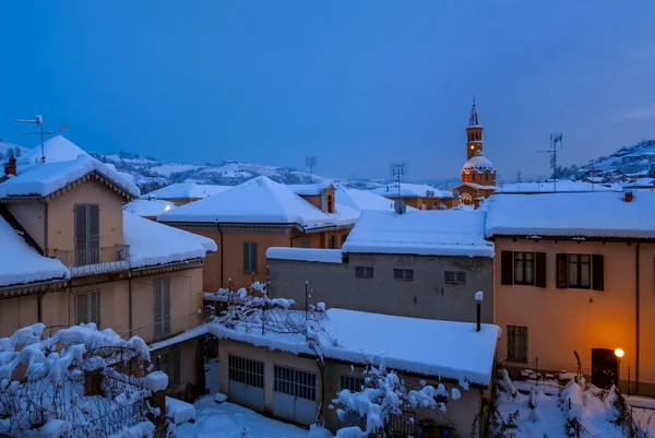 Casas cobertas de neve. — Fotografia de Stock