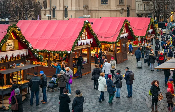 Vánoční trhy ve starém městě Praha, Česká republika. — Stock fotografie