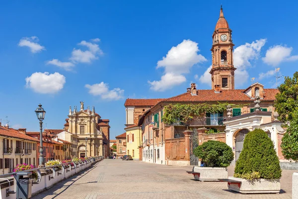 Hermosa vista de la ciudad de Bra en Piamonte, Italia . — Foto de Stock