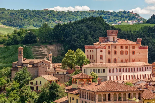 Centro storico di Barolo . — Foto Stock