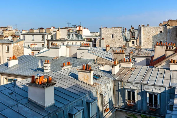 Paris çatıları görünümünü. — Stok fotoğraf