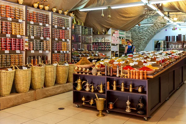 Interior da loja de especiarias na Cidade Velha de Jerusalém . — Fotografia de Stock