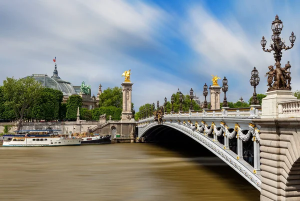 Veduta del ponte Alessandro III a Parigi, Francia . — Foto Stock