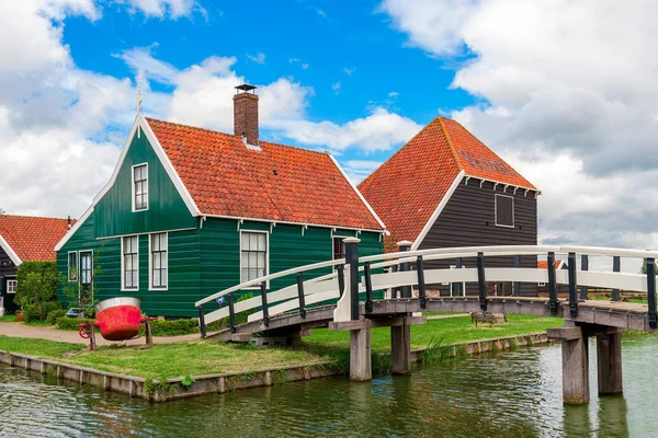 Wooden houses in Zaanse Schans, Netherlands. — Stock Photo, Image