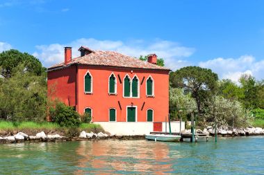 Venedik, İtalya küçük adada eski ev.