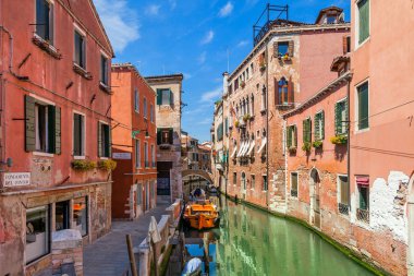 Eski evleri ve Venedik küçük kanal.