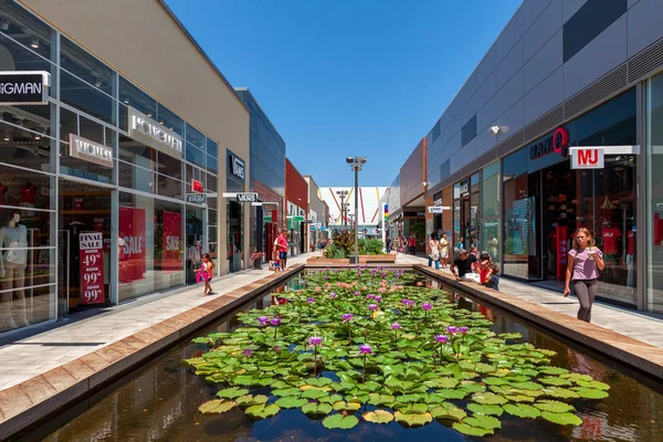 Openair köpcentrum i Ashdodo, Israel. — Stockfoto