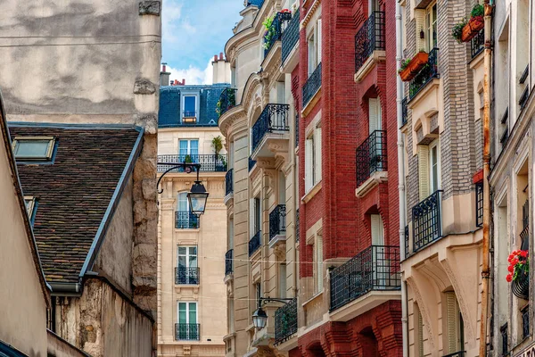 Typowych paryskich budynków. Zdjęcie Stockowe