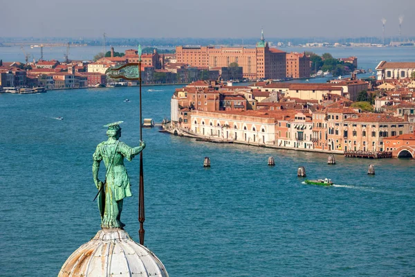 Arquitetura veneziana e Grande Canal . — Fotografia de Stock