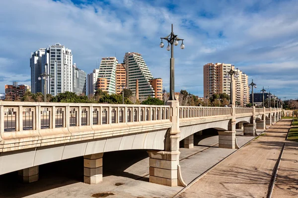 Vista Pont Regne Sobre Antigo Leito Rio Turia Como Edifício — Fotografia de Stock