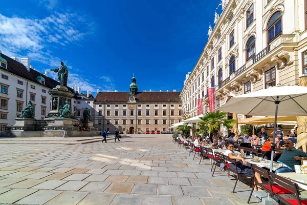 Vienna Austria September 2018 People Sitting Outdoor Restaurant Inner Courtyard — Φωτογραφία Αρχείου