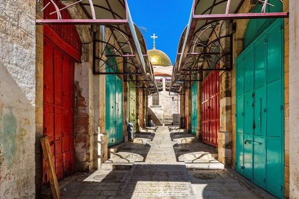 Puertas Metálicas Coloridas Una Fila Como Iglesia Pequeña Fondo Famoso — Foto de Stock