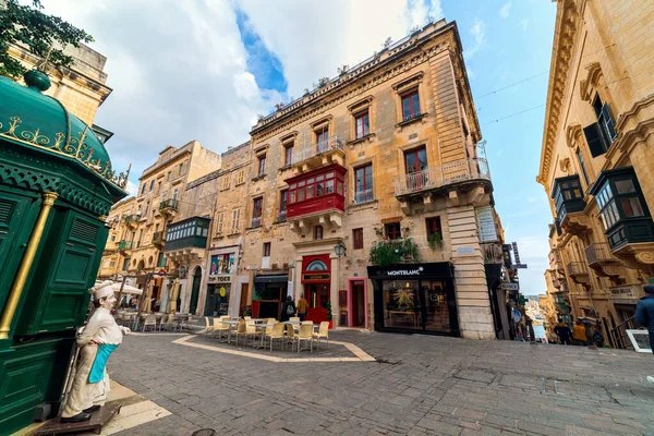 Valletta Malta Enero 2019 Calle Peatonal Estrecha Casa Típica Maltesa —  Fotos de Stock