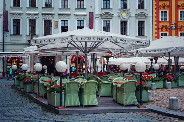 Prague Czeska Republika Restauracja Świeżym Powietrzu Brukowanym Placu Pradze Największe — Zdjęcie stockowe