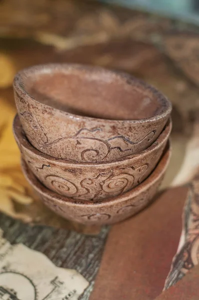 Çay için üç seramik pialas