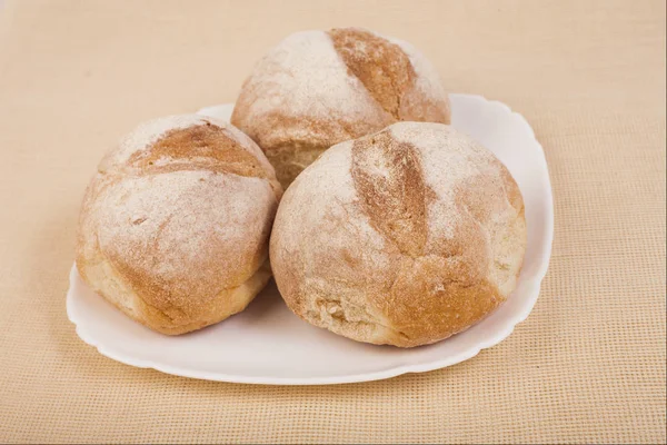 Bonito pão caseiro, isolado — Fotografia de Stock