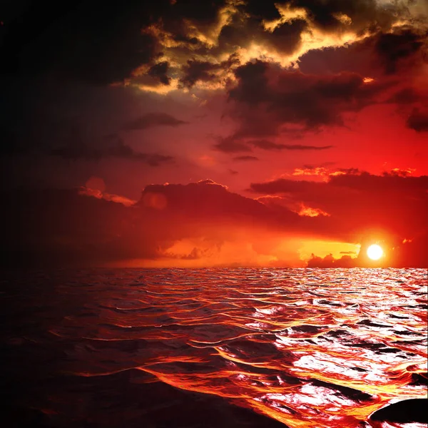 The sun set reflected in water — Stock Photo, Image