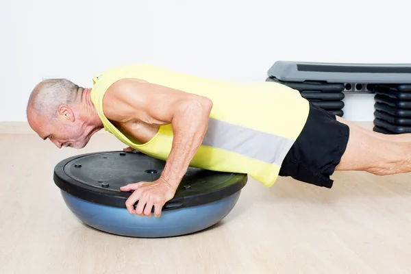 Senior Man Die Push Ups Stockfoto