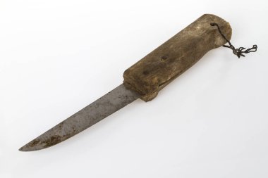 Eski paslı bıçak.